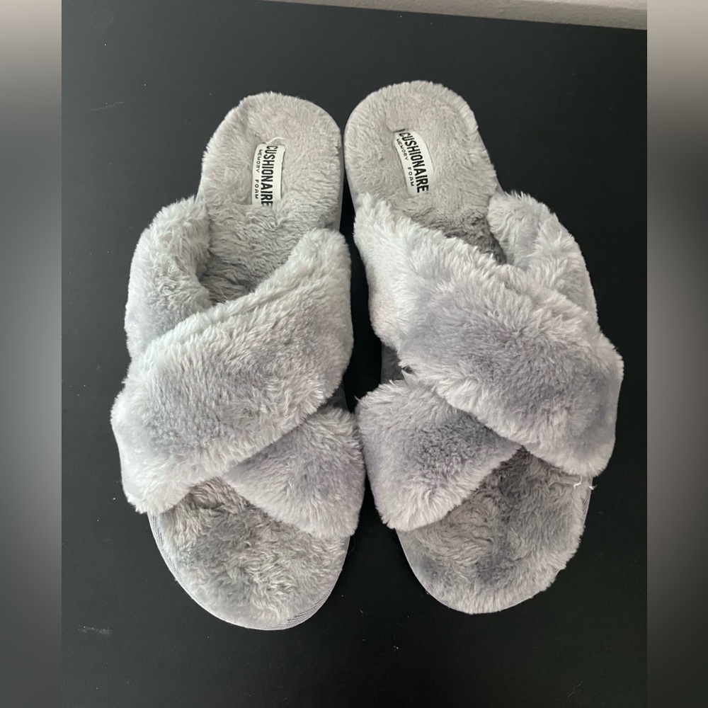 Ladies fashionable furry slippers